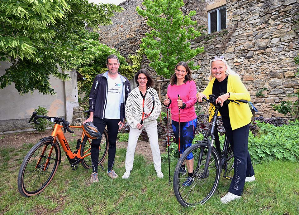GR Christian Mayer, StR Barbara Stark, StR Evelyn Schmidt und StR Maria van Dyck gehen aktiv mit gutem Beispiel voran. Foto: Gabriele Hohenegger 